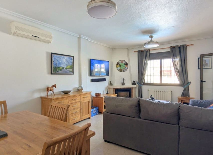 3 Zimmer Villa zu verkaufen in Bigastro mit Pool - 275.000 € (Ref: 9898418)