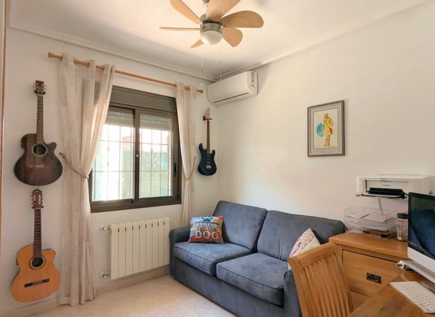 3 Zimmer Villa zu verkaufen in Bigastro mit Pool - 275.000 € (Ref: 9898418)