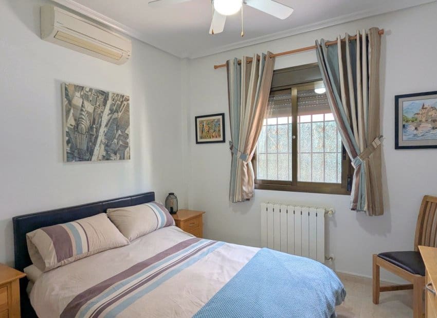 3 Zimmer Villa zu verkaufen in Bigastro mit Pool - 275.000 € (Ref: 9898418)