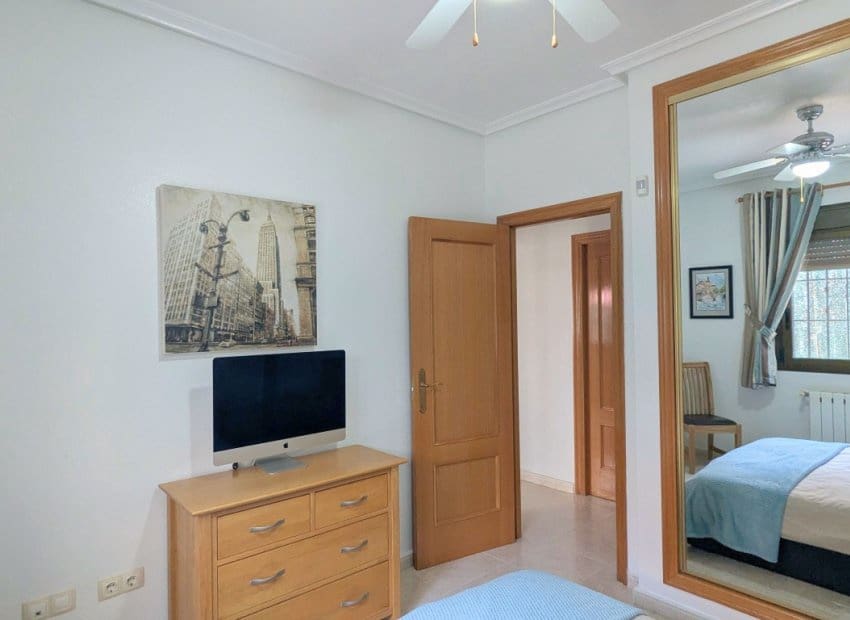 3 Zimmer Villa zu verkaufen in Bigastro mit Pool - 275.000 € (Ref: 9898418)