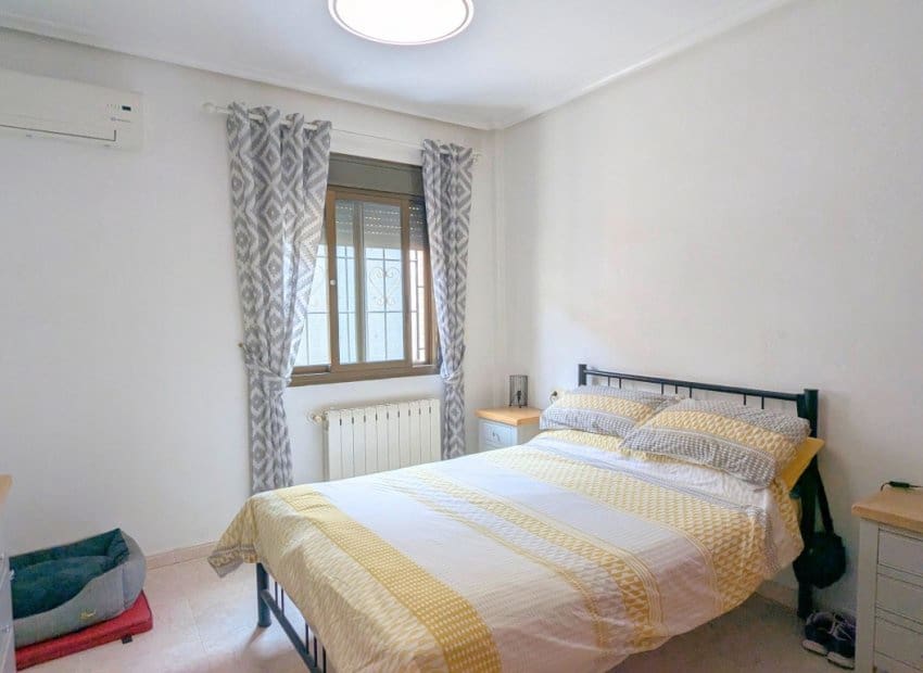 3 Zimmer Villa zu verkaufen in Bigastro mit Pool - 275.000 € (Ref: 9898418)