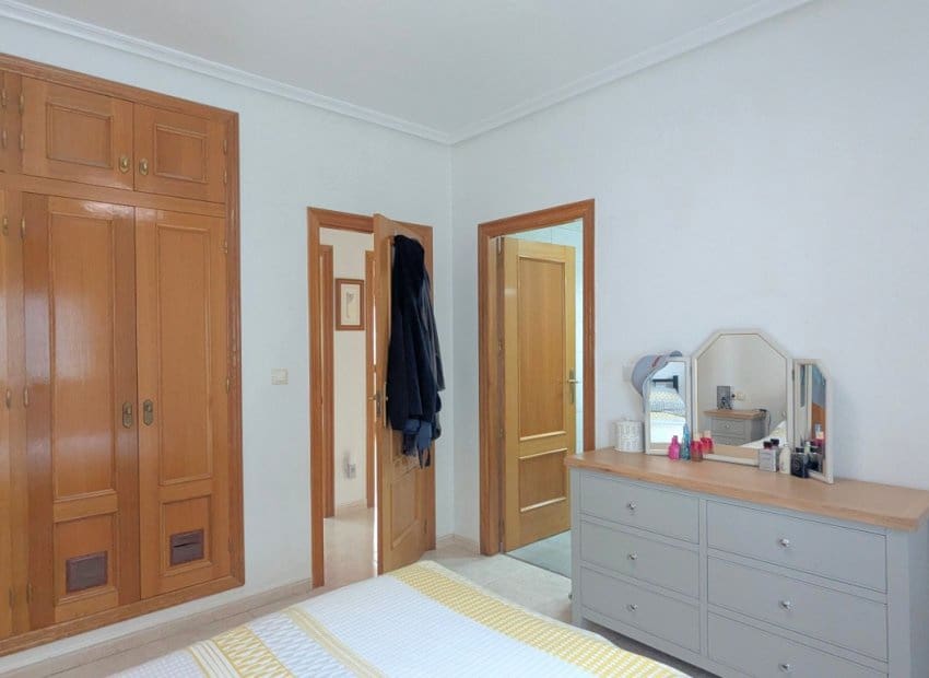 3 Zimmer Villa zu verkaufen in Bigastro mit Pool - 275.000 € (Ref: 9898418)