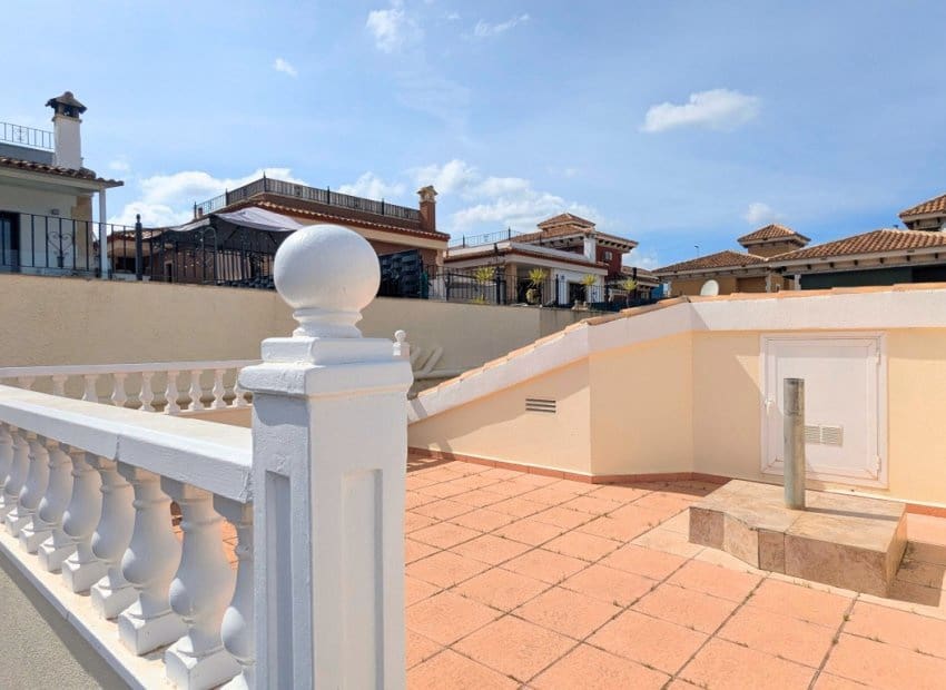 3 Zimmer Villa zu verkaufen in Bigastro mit Pool - 275.000 € (Ref: 9898418)