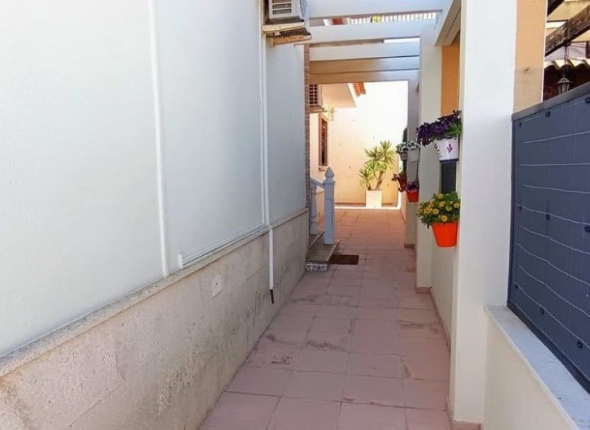 3 Zimmer Villa zu verkaufen in Bigastro mit Pool - 275.000 € (Ref: 9898418)