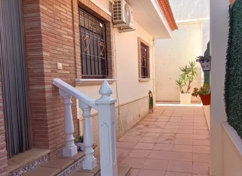 3 Zimmer Villa zu verkaufen in Bigastro mit Pool - 275.000 € (Ref: 9898418)