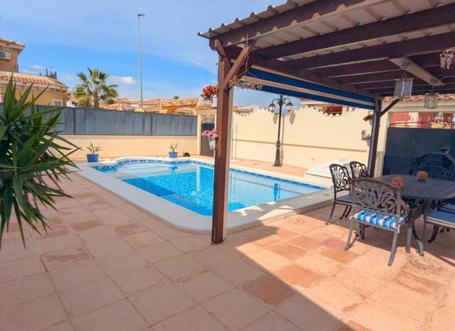3 Zimmer Villa zu verkaufen in Bigastro mit Pool - 275.000 € (Ref: 9898418)