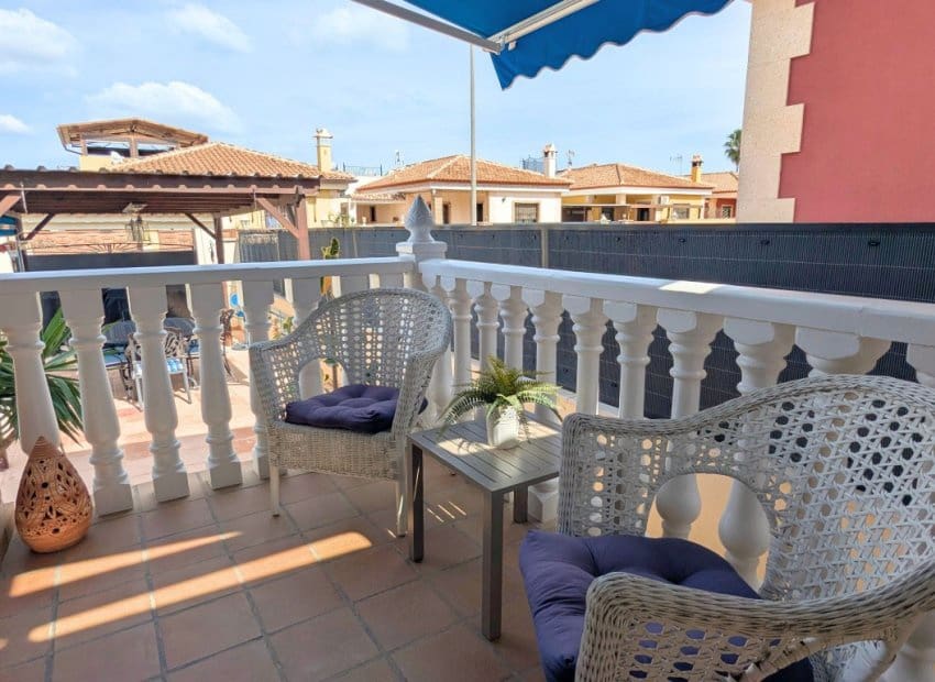 3 Zimmer Villa zu verkaufen in Bigastro mit Pool - 275.000 € (Ref: 9898418)