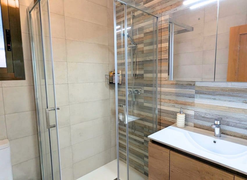 3 Zimmer Villa zu verkaufen in Bigastro mit Pool - 275.000 € (Ref: 9898418)