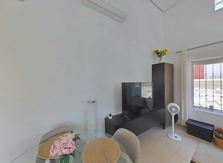 3 bedroom Villa for sale in Los Montesinos with pool - € 289,000 (Ref: 9898419)