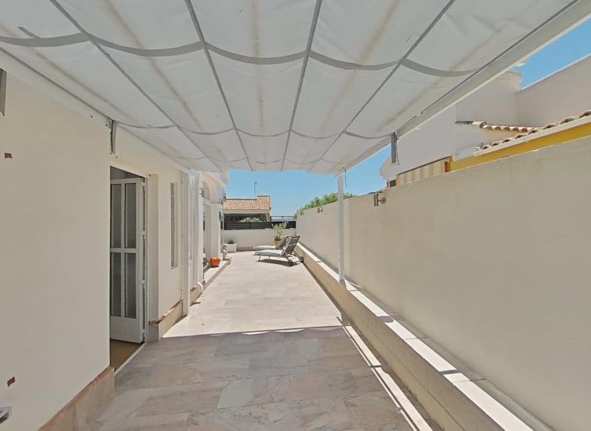 3 bedroom Villa for sale in Los Montesinos with pool - € 289,000 (Ref: 9898419)