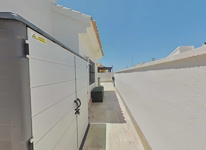 3 bedroom Villa for sale in Los Montesinos with pool - € 289,000 (Ref: 9898419)