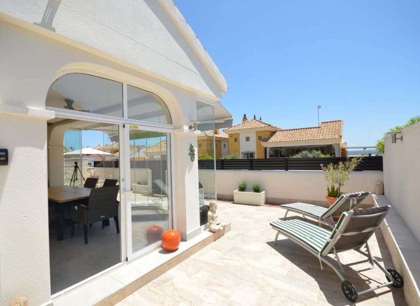 3 bedroom Villa for sale in Los Montesinos with pool - € 289,000 (Ref: 9898419)