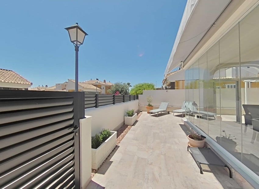 3 bedroom Villa for sale in Los Montesinos with pool - € 289,000 (Ref: 9898419)