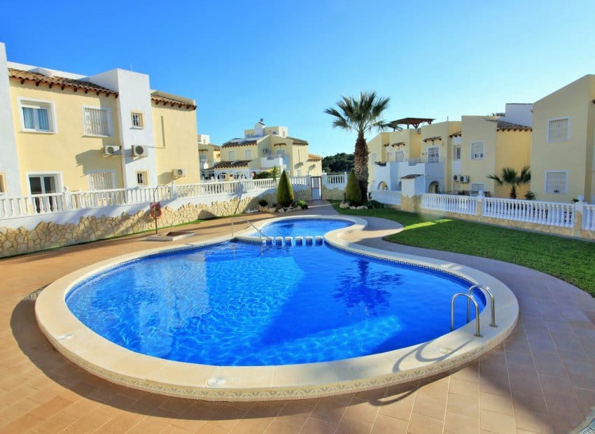 Apartamento de 2 habitaciones en Villamartin en venta con piscina - 159.900 € (Ref: 9902024)