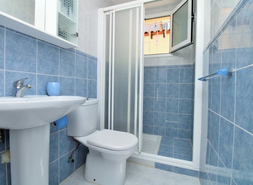 Apartamento de 2 habitaciones en Villamartin en venta con piscina - 159.900 € (Ref: 9902024)