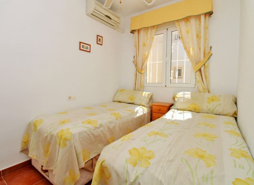 Apartamento de 2 habitaciones en Villamartin en venta con piscina - 159.900 € (Ref: 9902024)
