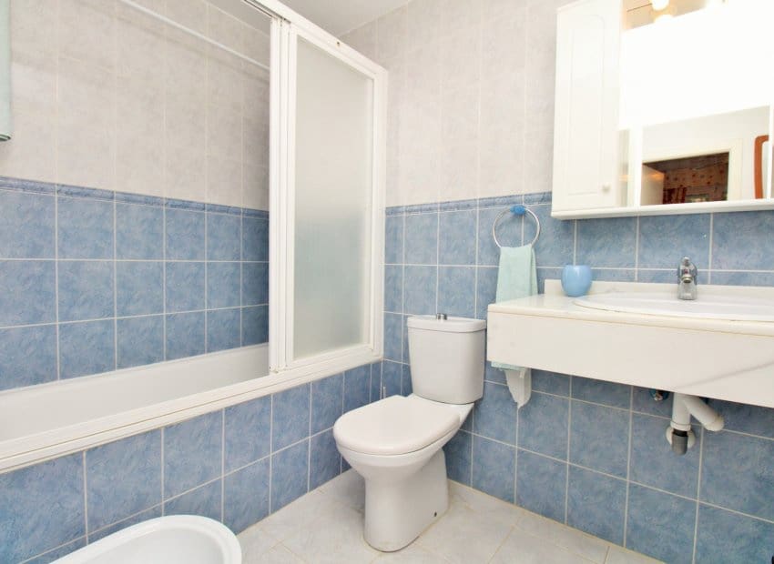 Apartamento de 2 habitaciones en Villamartin en venta con piscina - 159.900 € (Ref: 9902024)