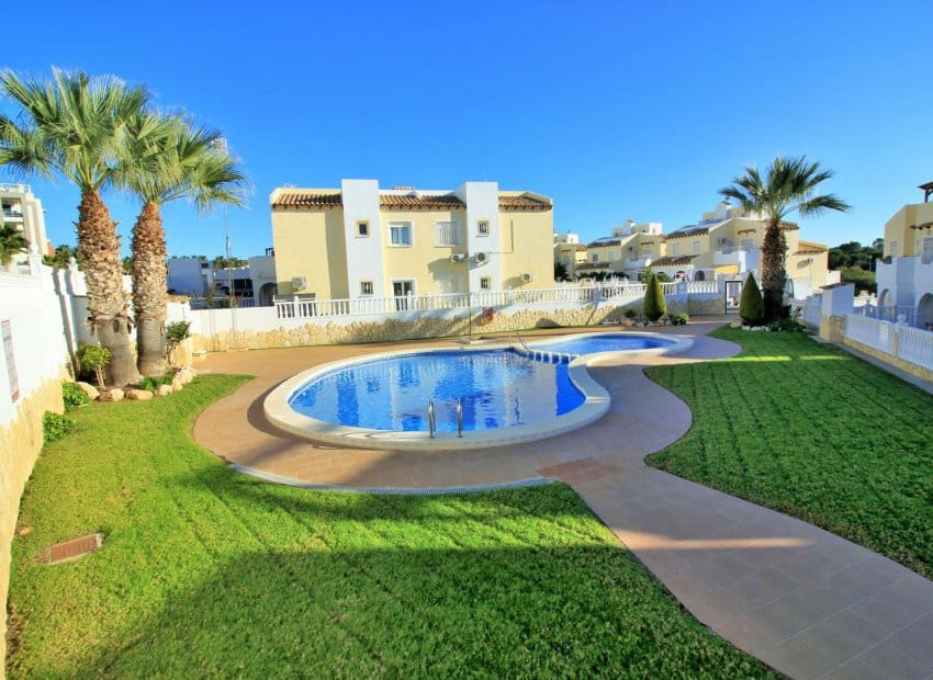 Apartamento de 2 habitaciones en Villamartin en venta con piscina - 159.900 € (Ref: 9902024)