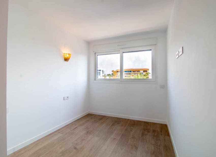 2 sypialnia Apartament na sprzedaż w Punta Prima z basenem - 370 000 € (Ref: 9902026)