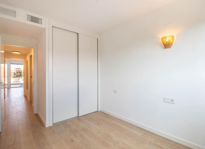 2 sypialnia Apartament na sprzedaż w Punta Prima z basenem - 370 000 € (Ref: 9902026)