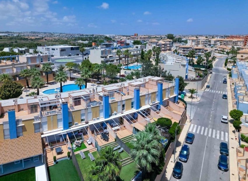 3 sypialnia Dom na sprzedaż w Orihuela Costa z basenem - 450 000 € (Ref: 9902027)