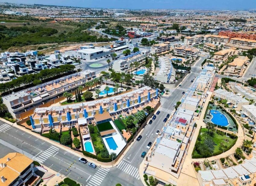 3 sypialnia Dom na sprzedaż w Orihuela Costa z basenem - 450 000 € (Ref: 9902027)