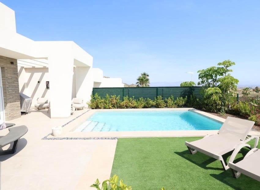 3 soveværelse Villa til salg i Algorfa med swimmingpool - € 549.000 (Ref: 9902028)