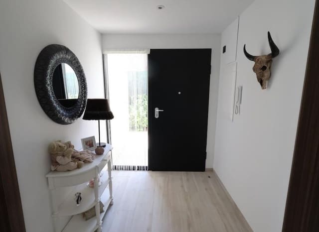 3 soveværelse Villa til salg i Algorfa med swimmingpool - € 549.000 (Ref: 9902028)