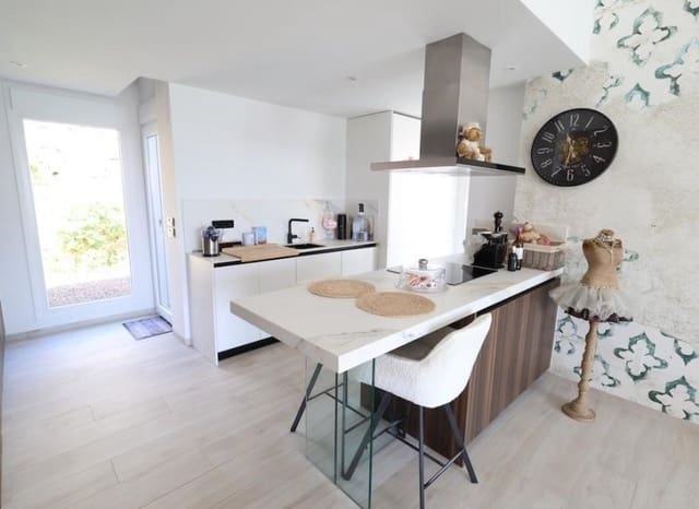 3 soveværelse Villa til salg i Algorfa med swimmingpool - € 549.000 (Ref: 9902028)
