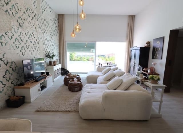 3 soveværelse Villa til salg i Algorfa med swimmingpool - € 549.000 (Ref: 9902028)