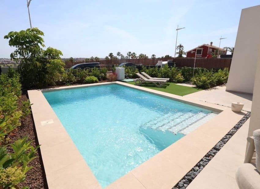3 soveværelse Villa til salg i Algorfa med swimmingpool - € 549.000 (Ref: 9902028)