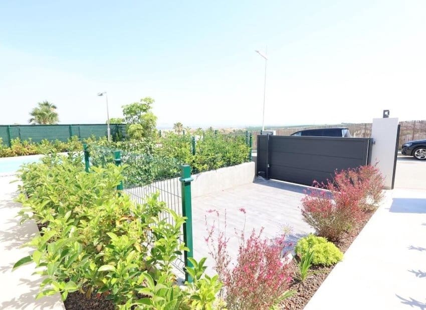 3 soveværelse Villa til salg i Algorfa med swimmingpool - € 549.000 (Ref: 9902028)