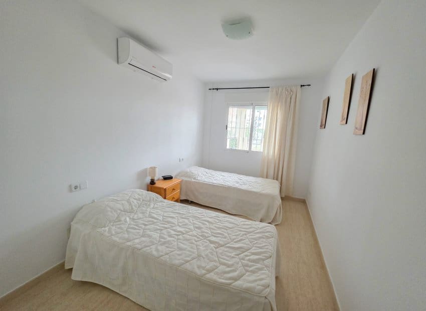 2 soveværelse Lejlighed til salg i Villamartin med swimmingpool - € 149.950 (Ref: 9905098)