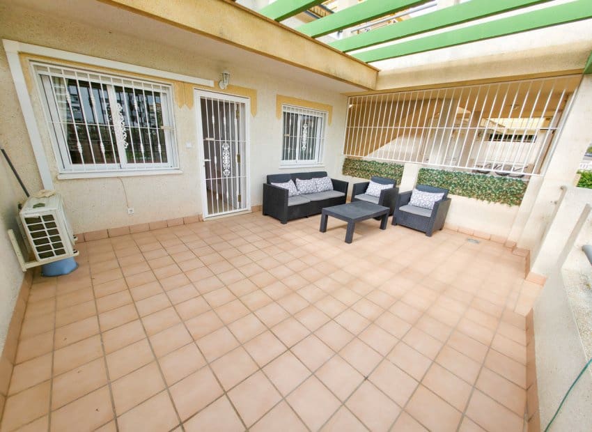 2 soveværelse Lejlighed til salg i Villamartin med swimmingpool - € 149.950 (Ref: 9905098)