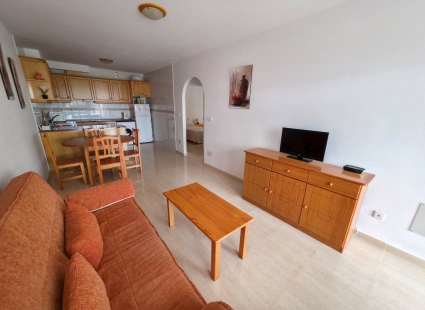 2 soveværelse Lejlighed til salg i Villamartin med swimmingpool - € 149.950 (Ref: 9905098)