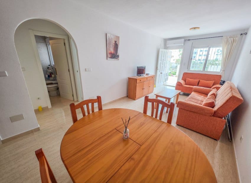 2 soveværelse Lejlighed til salg i Villamartin med swimmingpool - € 149.950 (Ref: 9905098)