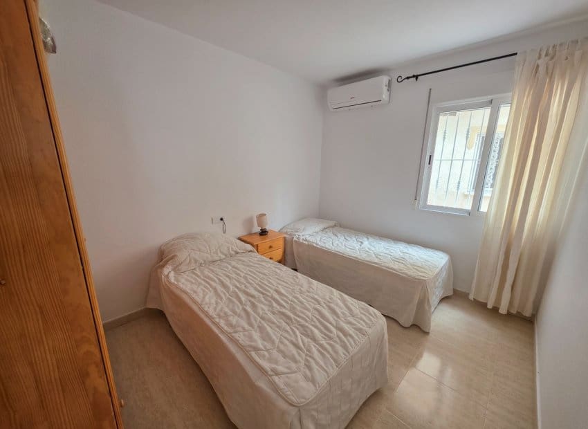 2 soveværelse Lejlighed til salg i Villamartin med swimmingpool - € 149.950 (Ref: 9905098)