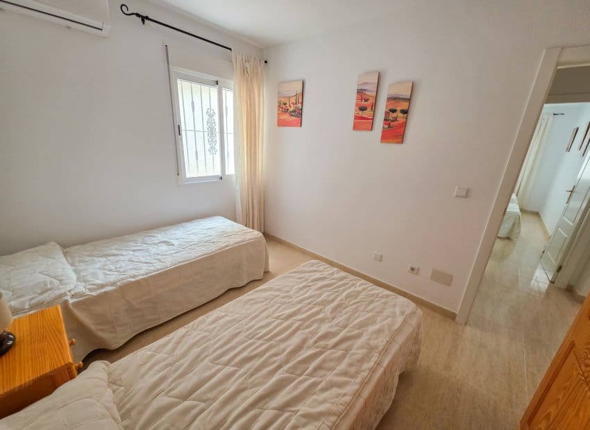 2 soveværelse Lejlighed til salg i Villamartin med swimmingpool - € 149.950 (Ref: 9905098)