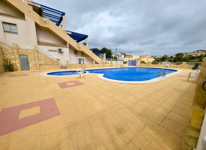 2 soveværelse Lejlighed til salg i Villamartin med swimmingpool - € 149.950 (Ref: 9905098)