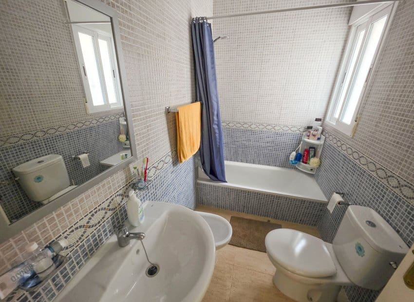 2 soveværelse Lejlighed til salg i Villamartin med swimmingpool - € 149.950 (Ref: 9905098)