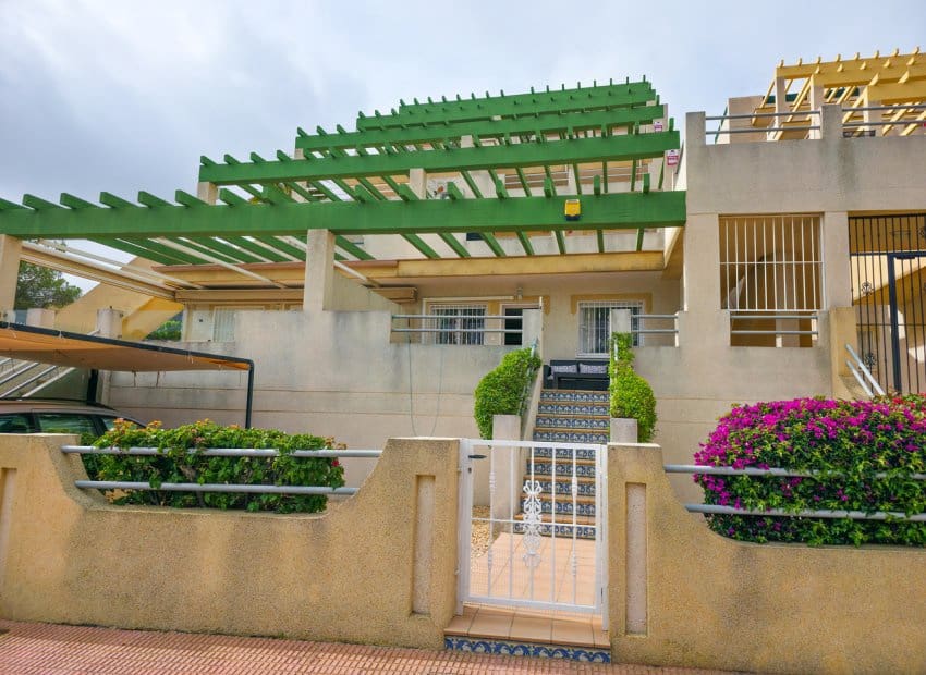 2 soveværelse Lejlighed til salg i Villamartin med swimmingpool - € 149.950 (Ref: 9905098)