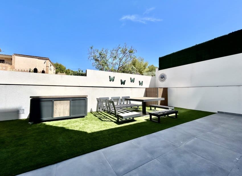 2 slaapkamer Villa te koop in Villamartin met zwembad - € 425.000 (Ref: 9911556)