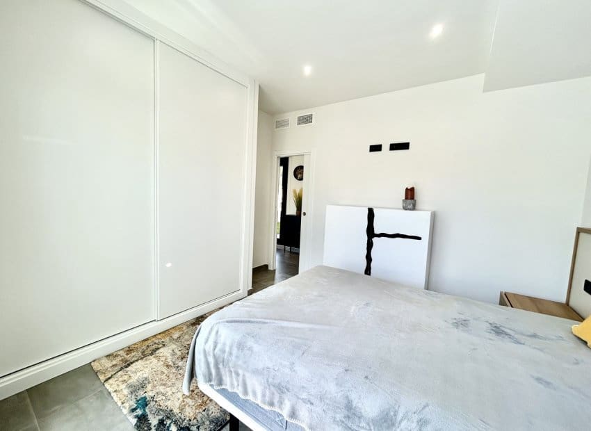 2 slaapkamer Villa te koop in Villamartin met zwembad - € 425.000 (Ref: 9911556)