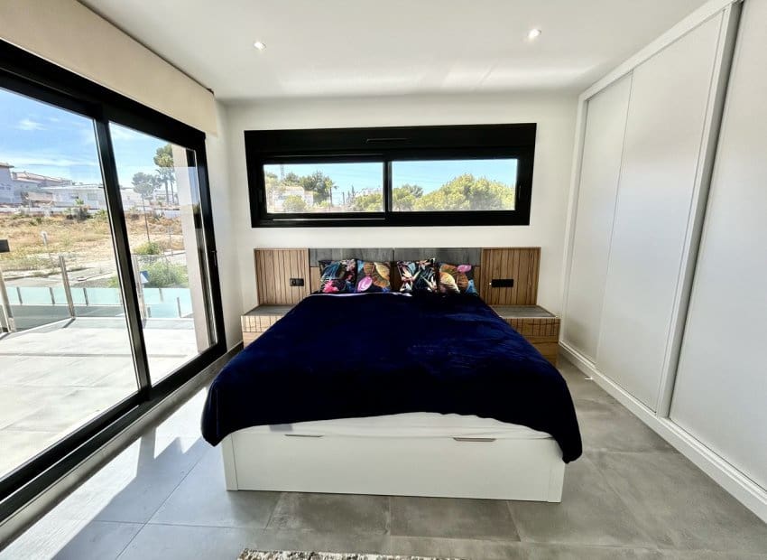 2 slaapkamer Villa te koop in Villamartin met zwembad - € 425.000 (Ref: 9911556)