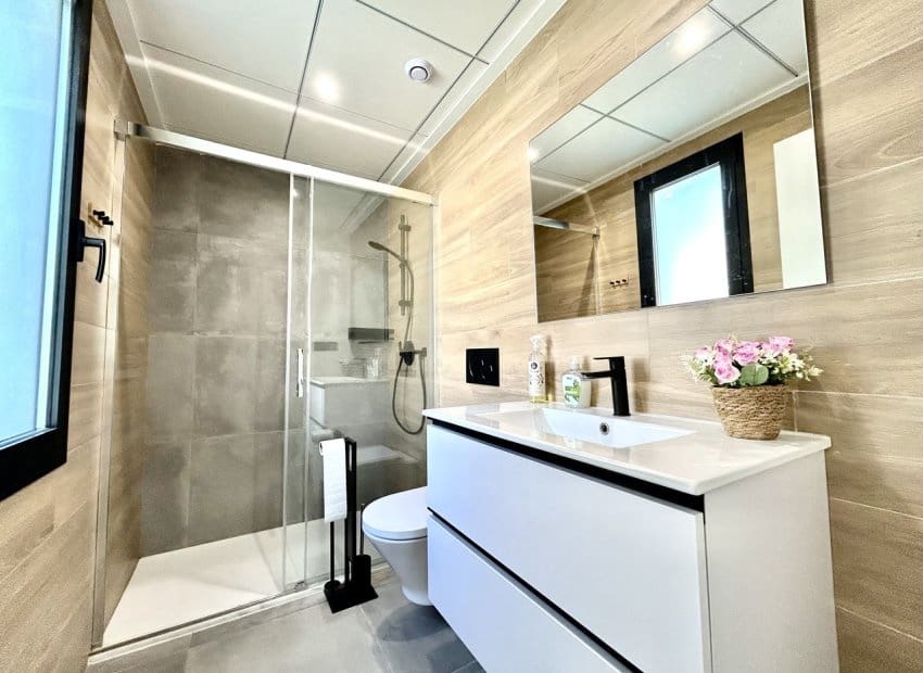 2 slaapkamer Villa te koop in Villamartin met zwembad - € 425.000 (Ref: 9911556)