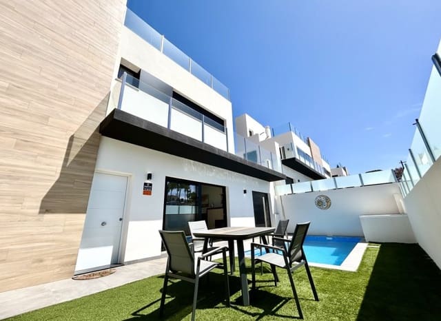 2 slaapkamer Villa te koop in Villamartin, Orihuela met zwembad - € 425.000 (Ref: 9911556)