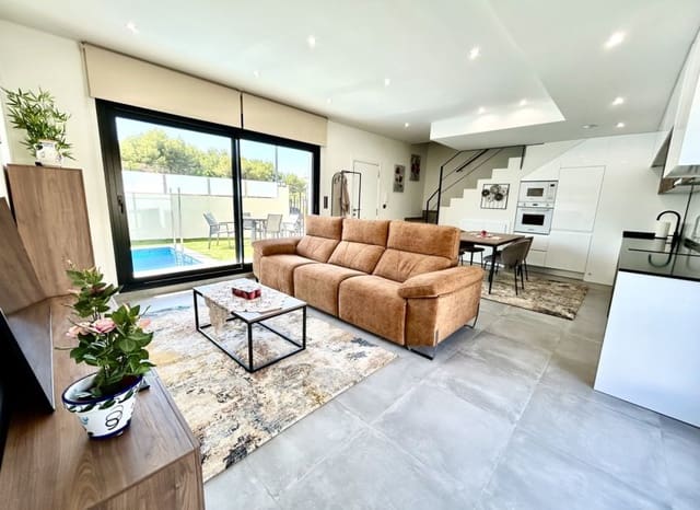 2 slaapkamer Villa te koop in Villamartin, Orihuela met zwembad - € 425.000 (Ref: 9911556)