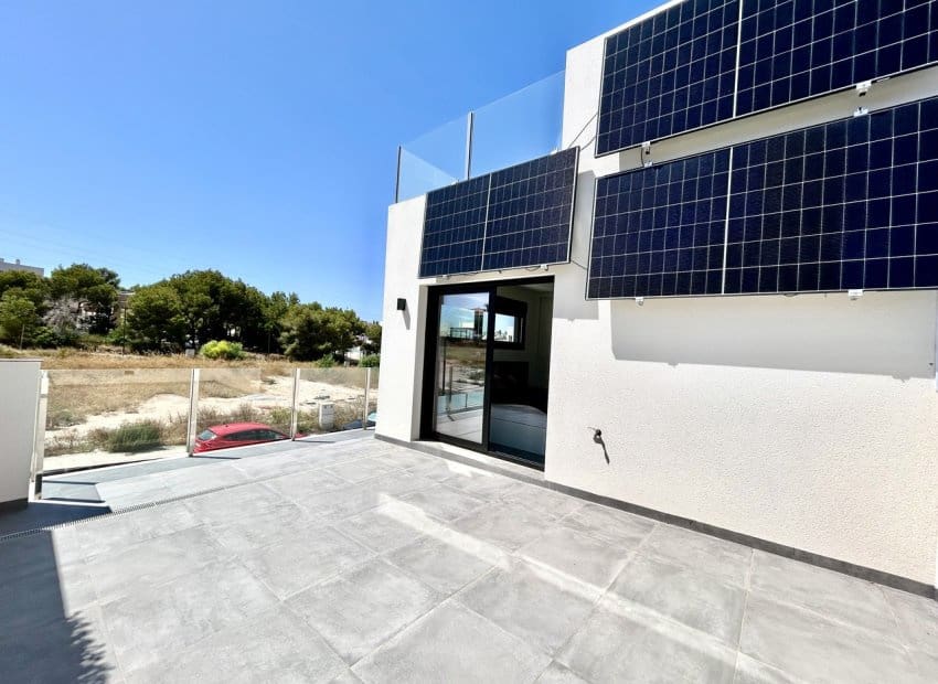 2 slaapkamer Villa te koop in Villamartin met zwembad - € 425.000 (Ref: 9911556)