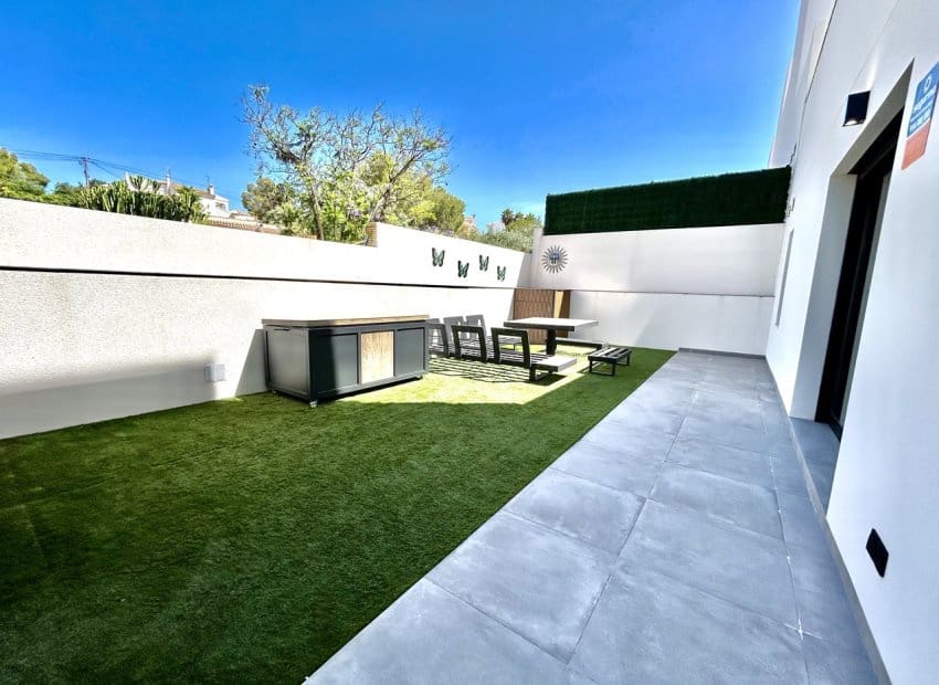 2 slaapkamer Villa te koop in Villamartin met zwembad - € 425.000 (Ref: 9911556)