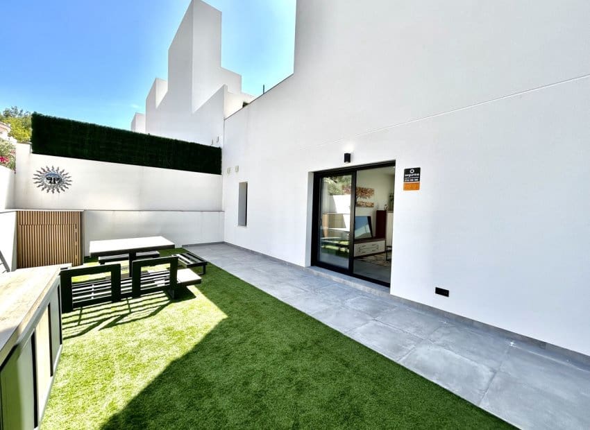 2 slaapkamer Villa te koop in Villamartin met zwembad - € 425.000 (Ref: 9911556)